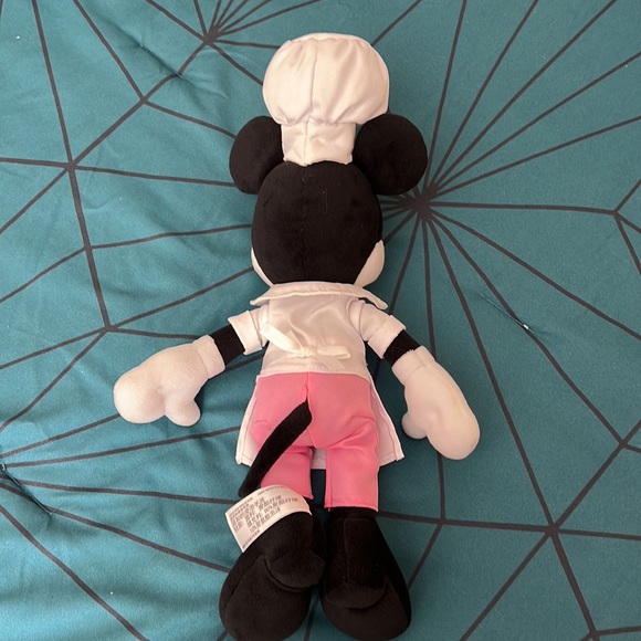 New without tag Disney’s Epcot Food and Wine Festival Minnie Mouse Stuffed Doll - Picture 4 of 4